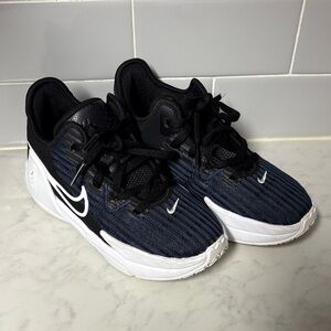 LeBron Witness 6 Youth Basketball Shoes Size 13 C B/W/Dark Obsidian